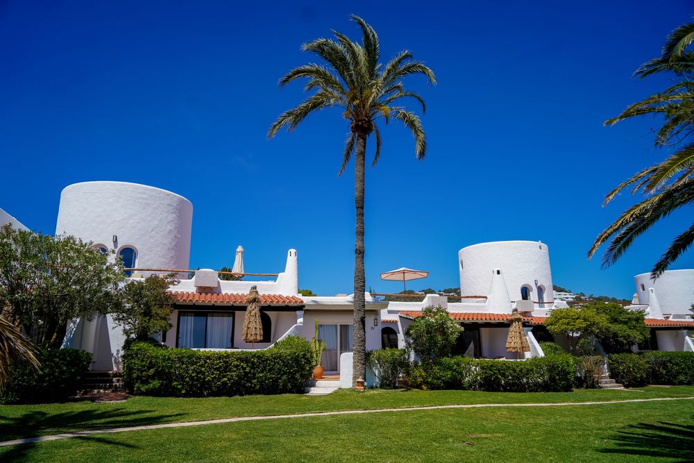 The retreat house and pool
